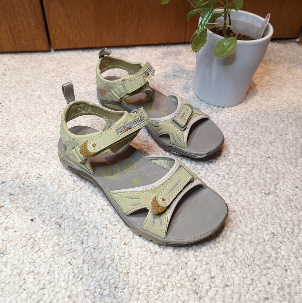 Merrell Continuum Women's Pale Green Hiking Sandals